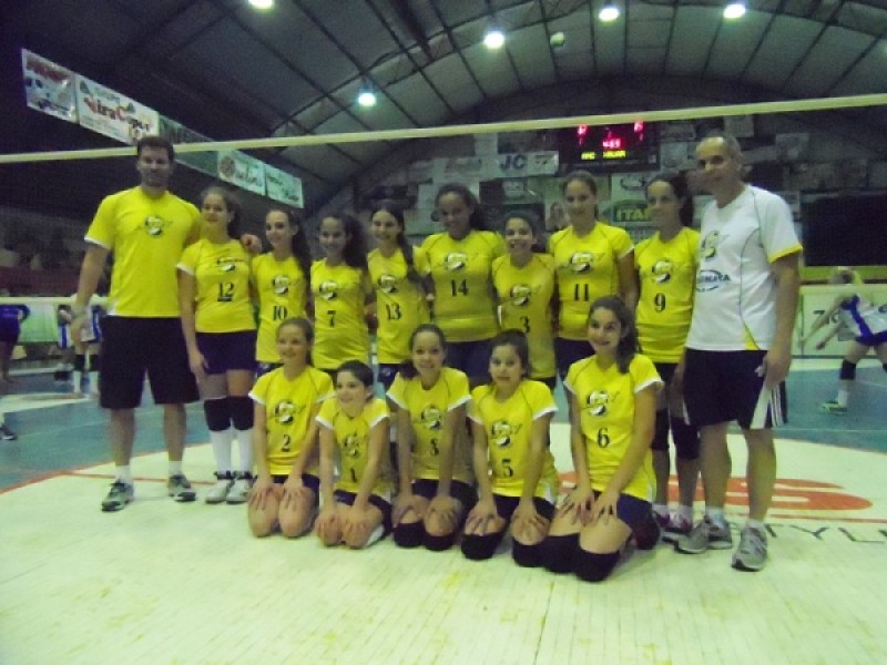 Equipes pré-mirim e iniciantes da AJOV conquistam o 3º lugar da Liga Oeste de Voleibol