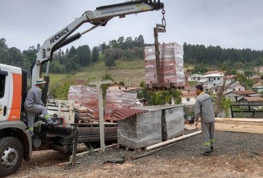 AJOV entrega doações para famílias atingidas pelo tornado em Água Doce